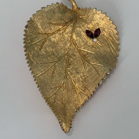 Gold Coloured Leaf Brooch -large - Picture 3 of 9